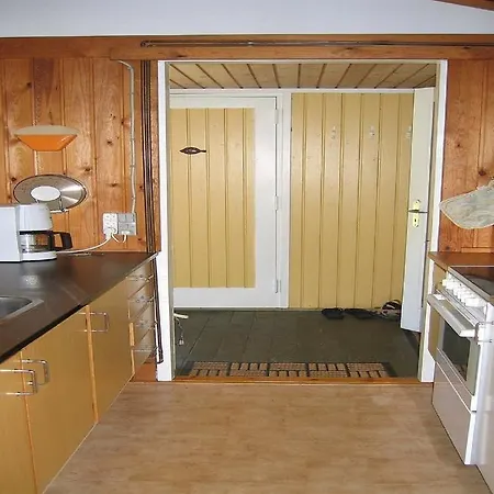 Three-bedroom Holiday Valmuevej 09 *