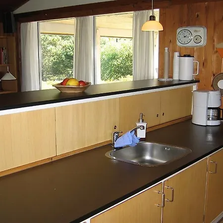 Three-bedroom Holiday Valmuevej 09 *